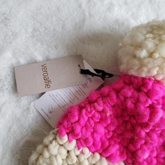 Anthropologie veroalfie hand knitted hat